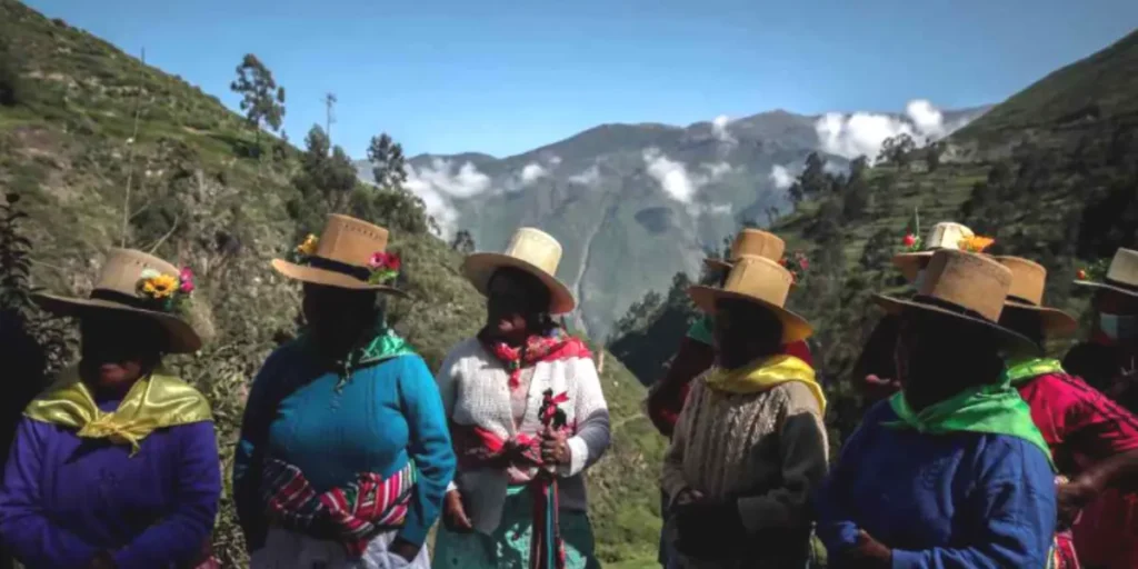 El sistema ancestral de canales contra el cambio climático en Perú (Diario El Ágora)